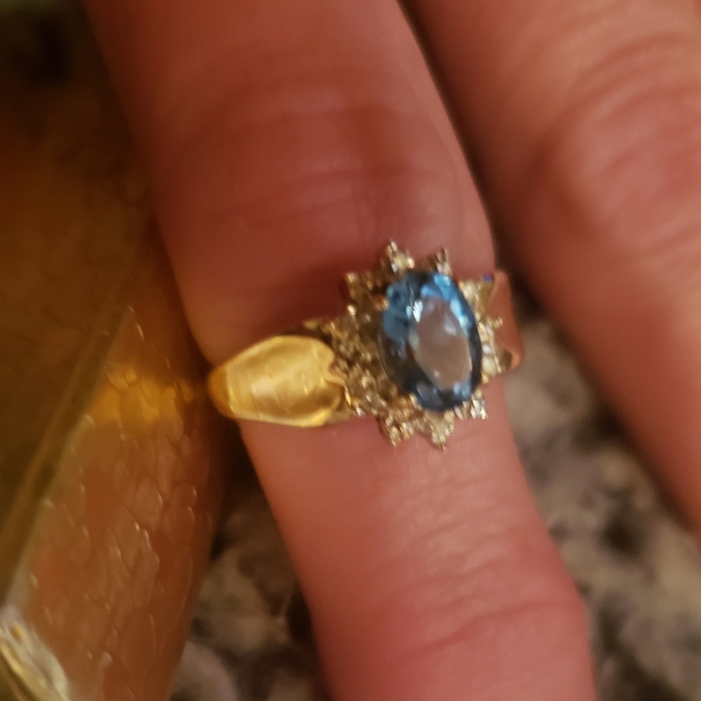 10k blue topaz and diamond ring - Picture 2 of 3